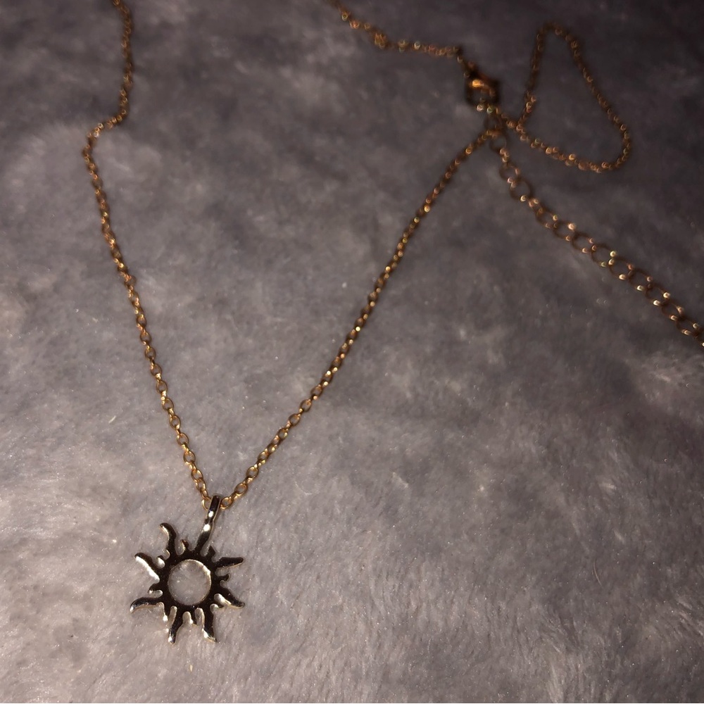 New Alloy Cute Gold Sun Necklace for Women Fashion Accessories Jewelry